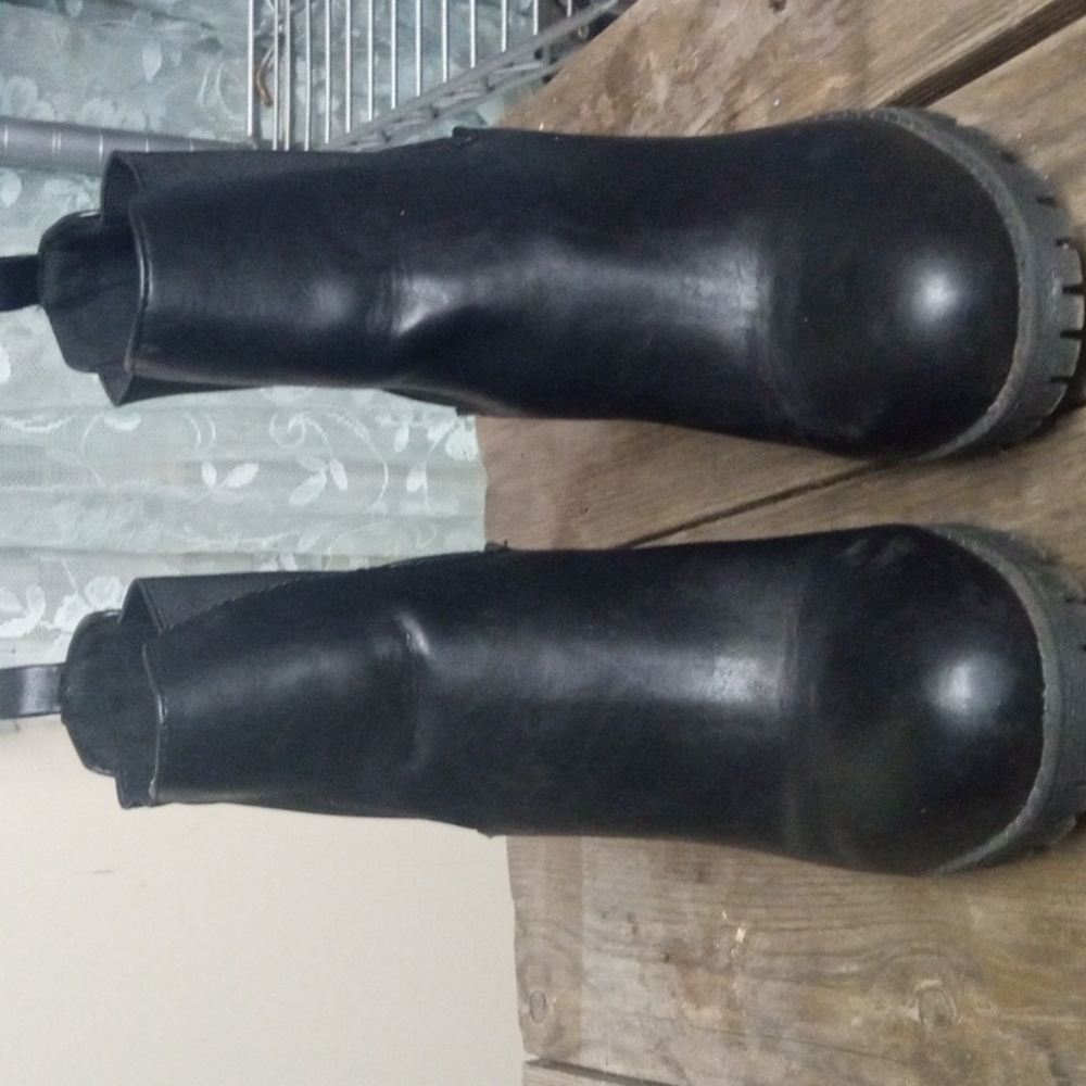 Soda black boots sz 8